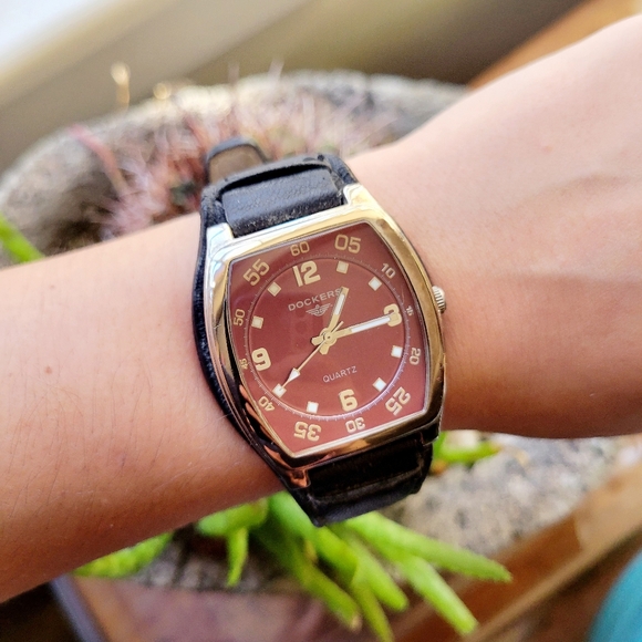 Classic Dockers Quartz Red & Black Leather Chunky Analog Watch - Picture 1 of 14